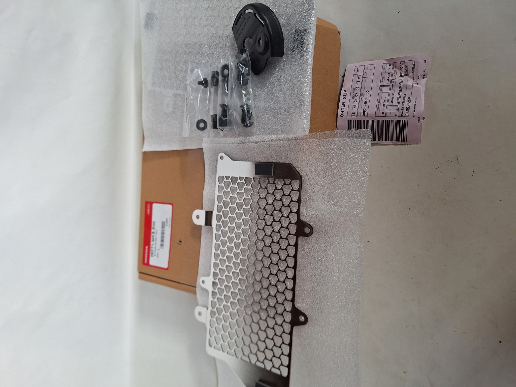 Bild von KIT,RADIATOR GRILL  08F71-MKS-E00  CRF1100L